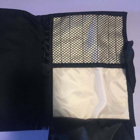 🌈 BOGO Mary Kay brush set and makeup bag - Picture 4 of 5